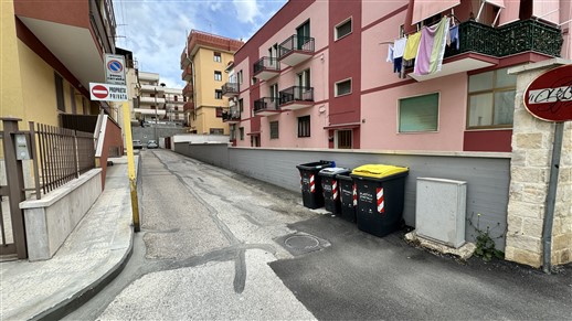P  R  E  Z  Z  O     R  I  B  A  S  S  A  T  O  -  Locale Deposito con Spazio Esterno Privato